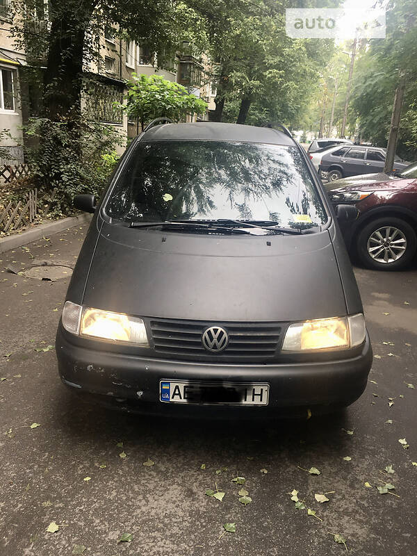 Минивэн Volkswagen Sharan 1999 в Днепре