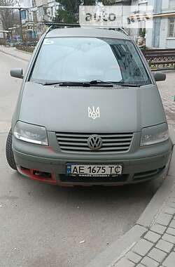 Минивэн Volkswagen Sharan 2001 в Днепре