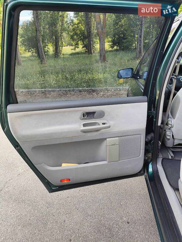 Минивэн Volkswagen Sharan 2001 в Чернигове