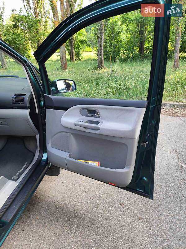 Минивэн Volkswagen Sharan 2001 в Чернигове
