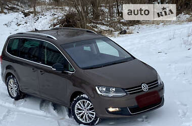 Минивэн Volkswagen Sharan 2012 в Вишневом