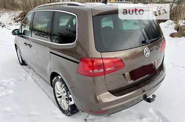 Минивэн Volkswagen Sharan 2012 в Вишневом