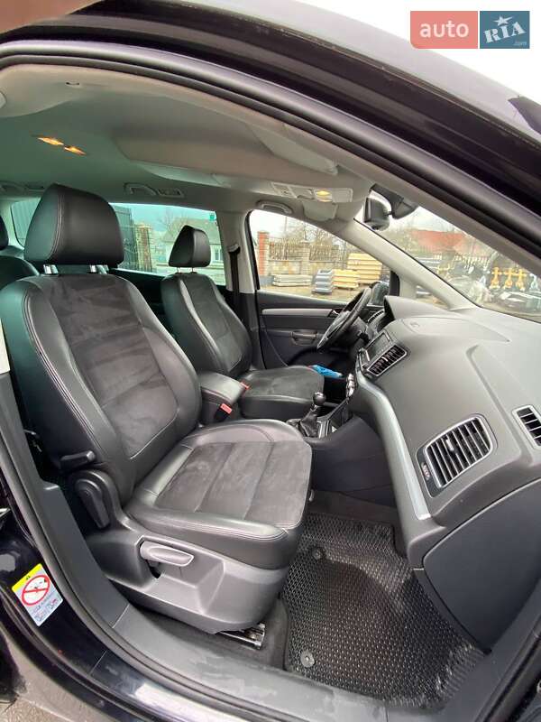 Минивэн Volkswagen Sharan 2011 в Дубно