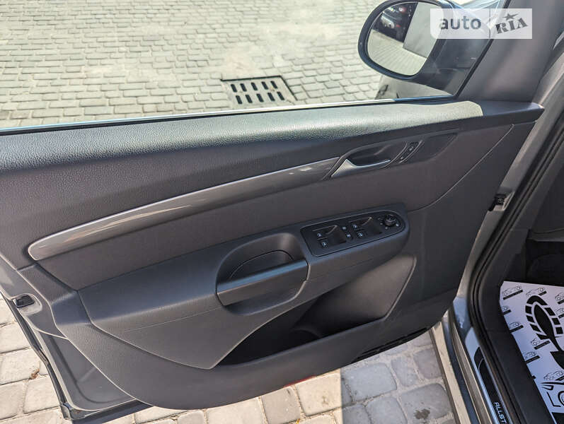 Мінівен Volkswagen Sharan 2016 в Івано-Франківську