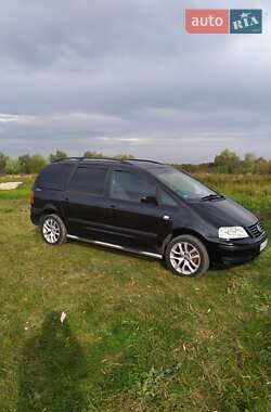 Минивэн Volkswagen Sharan 2003 в Дубно