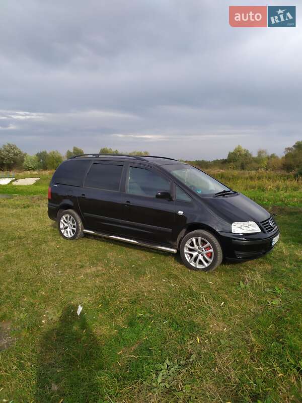 Минивэн Volkswagen Sharan 2003 в Дубно