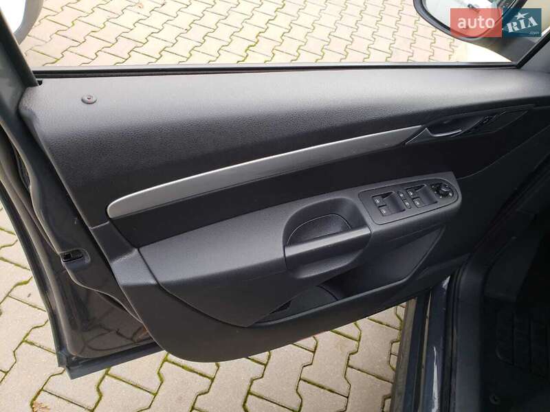 Мінівен Volkswagen Sharan 2016 в Дніпрі