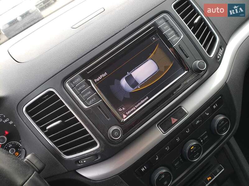 Мінівен Volkswagen Sharan 2016 в Дніпрі