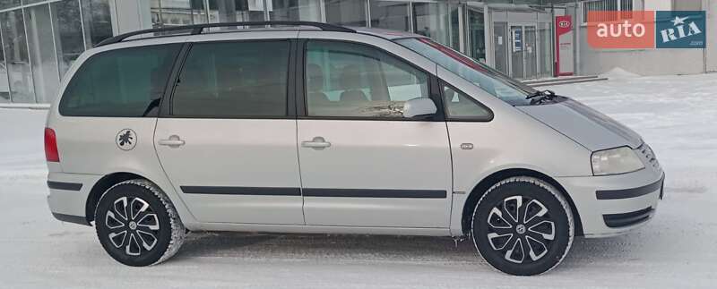 Минивэн Volkswagen Sharan 2002 в Чернигове
