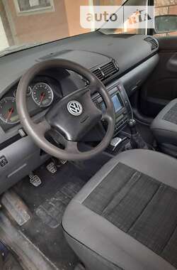Минивэн Volkswagen Sharan 2000 в Вижнице