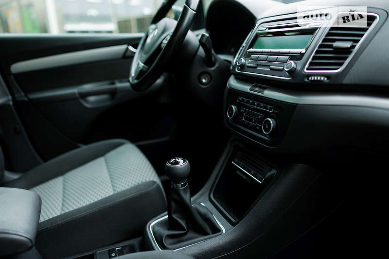 Мінівен Volkswagen Sharan 2010 в Києві