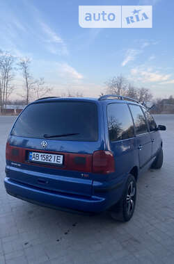 Минивэн Volkswagen Sharan 2002 в Могилев-Подольске