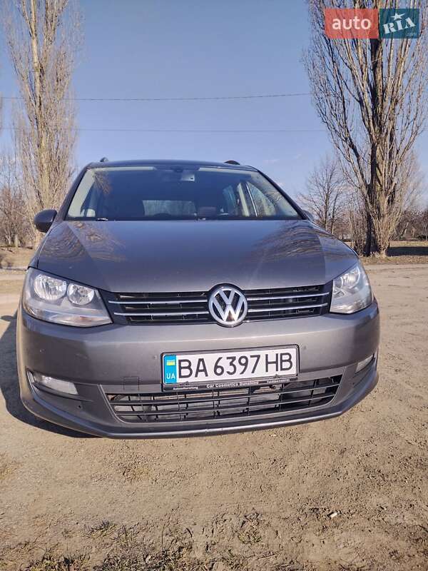 Минивэн Volkswagen Sharan 2011 в Долинской