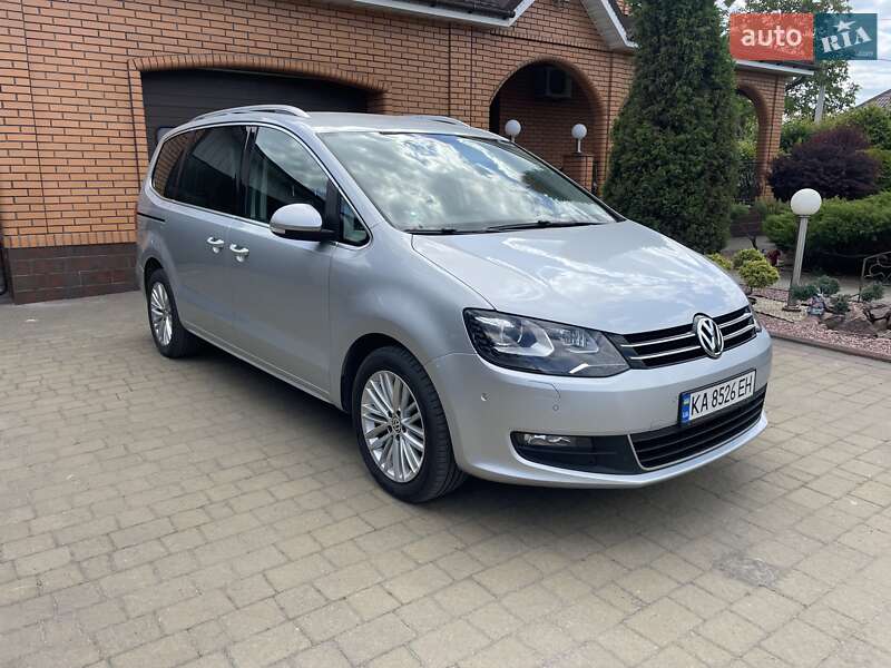 Мінівен Volkswagen Sharan 2015 в Житомирі