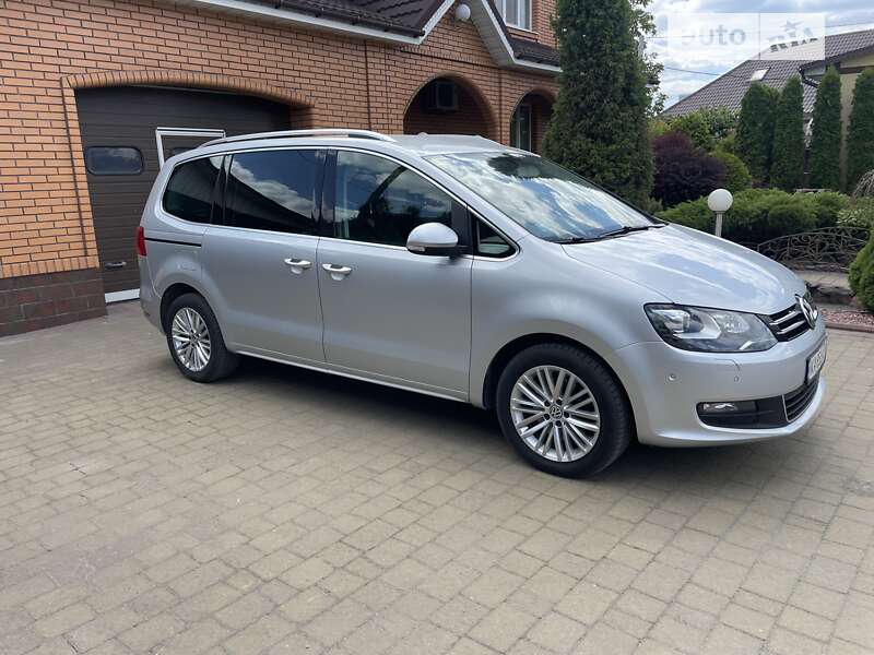 Минивэн Volkswagen Sharan 2015 в Житомире