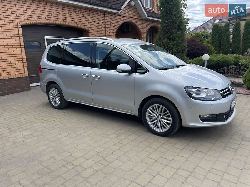 Мінівен Volkswagen Sharan 2015 в Житомирі