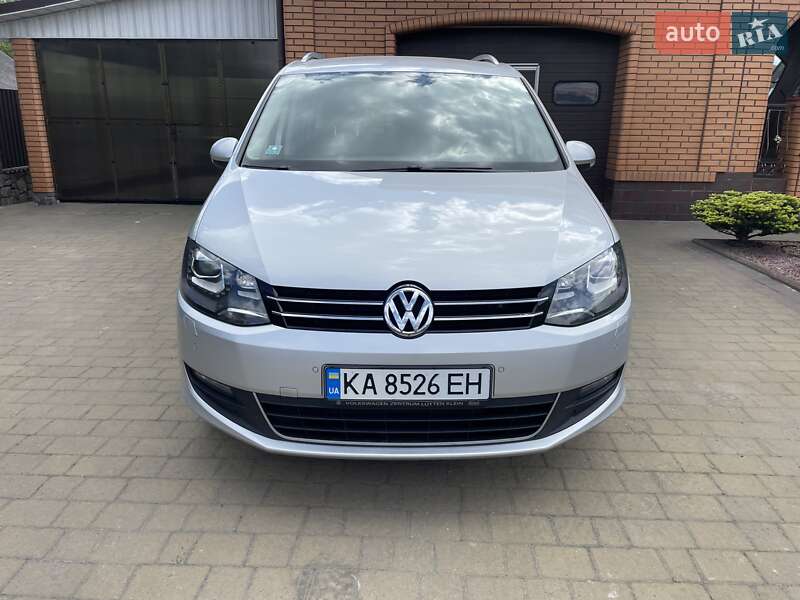 Мінівен Volkswagen Sharan 2015 в Житомирі