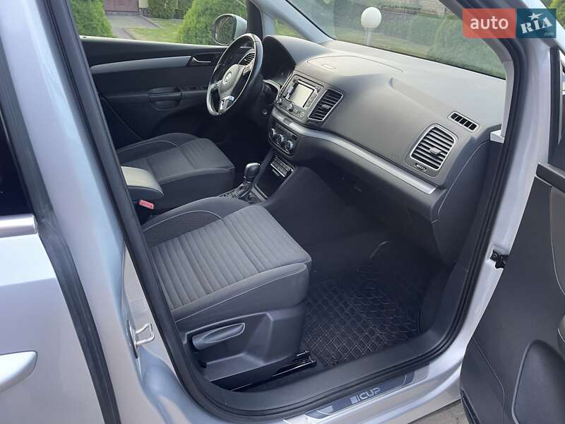 Мінівен Volkswagen Sharan 2015 в Житомирі