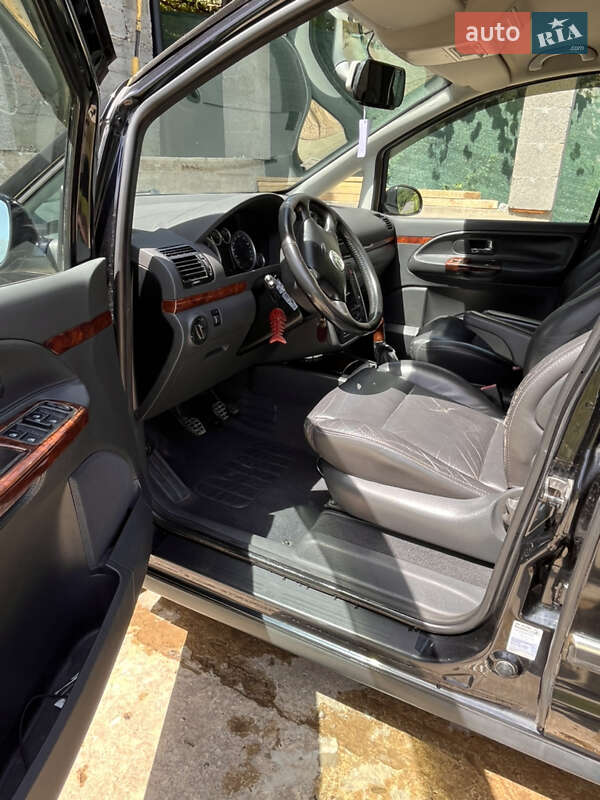 Минивэн Volkswagen Sharan 2008 в Великом Раковце