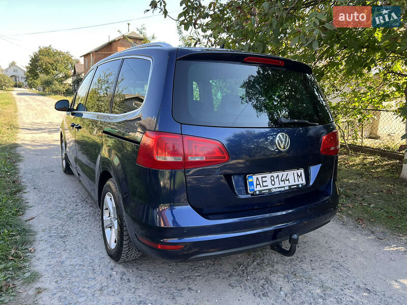 Минивэн Volkswagen Sharan 2011 в Каменском