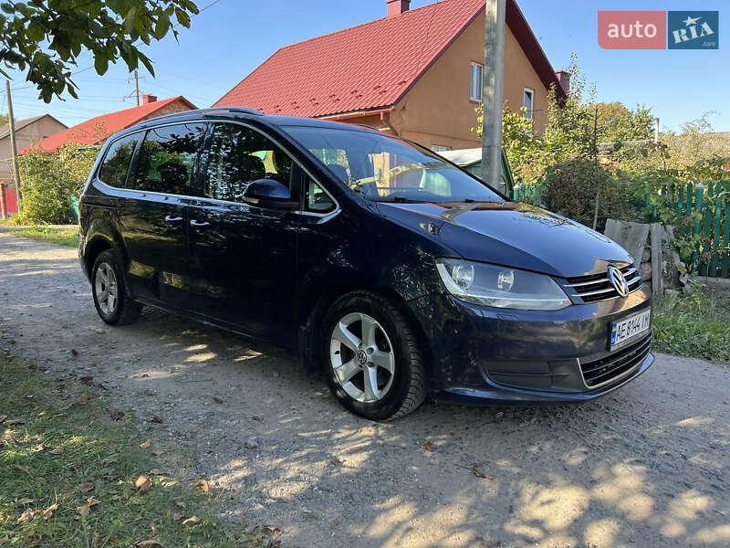 Минивэн Volkswagen Sharan 2011 в Каменском
