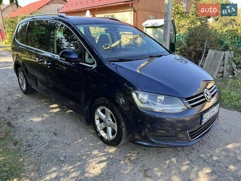 Минивэн Volkswagen Sharan 2011 в Каменском