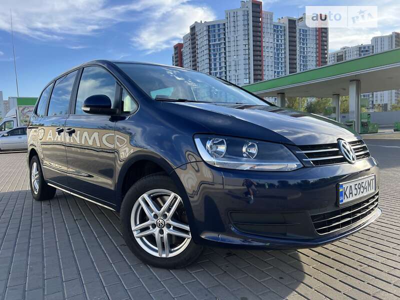 Минивэн Volkswagen Sharan 2015 в Киеве