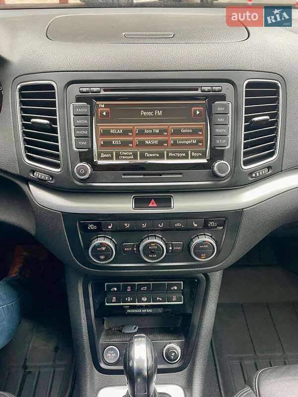 Минивэн Volkswagen Sharan 2013 в Киеве