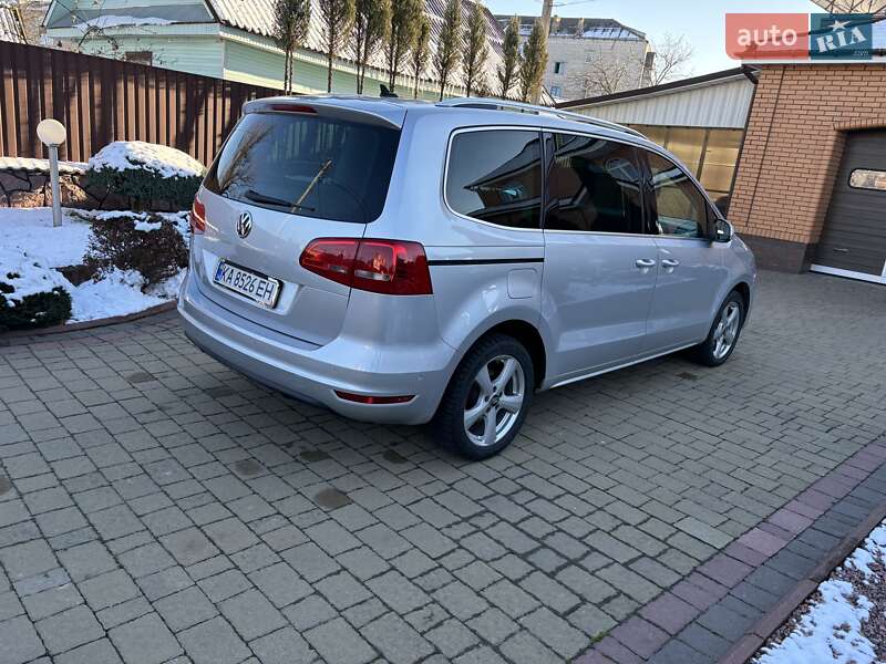 Мінівен Volkswagen Sharan 2015 в Житомирі