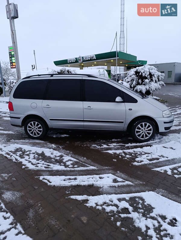 Минивэн Volkswagen Sharan 2006 в Глыбокой