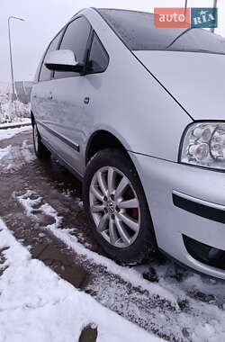 Минивэн Volkswagen Sharan 2006 в Глыбокой