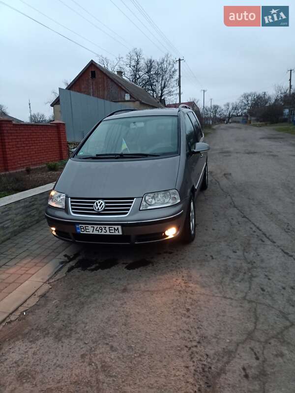Минивэн Volkswagen Sharan 2008 в Березнеговатом