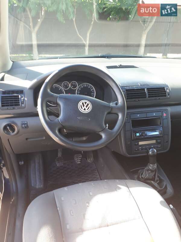 Минивэн Volkswagen Sharan 2004 в Киеве