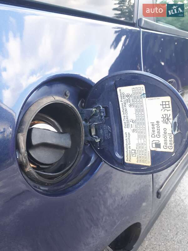 Минивэн Volkswagen Sharan 2004 в Киеве