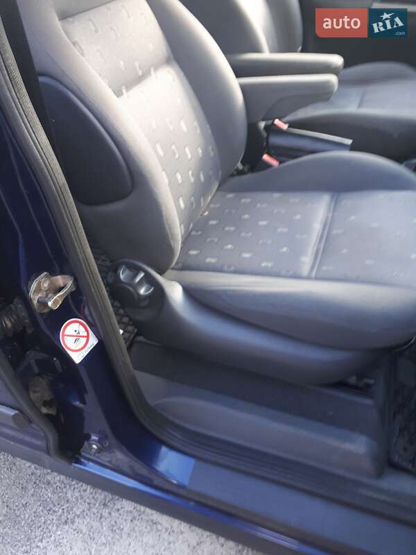 Минивэн Volkswagen Sharan 2004 в Киеве