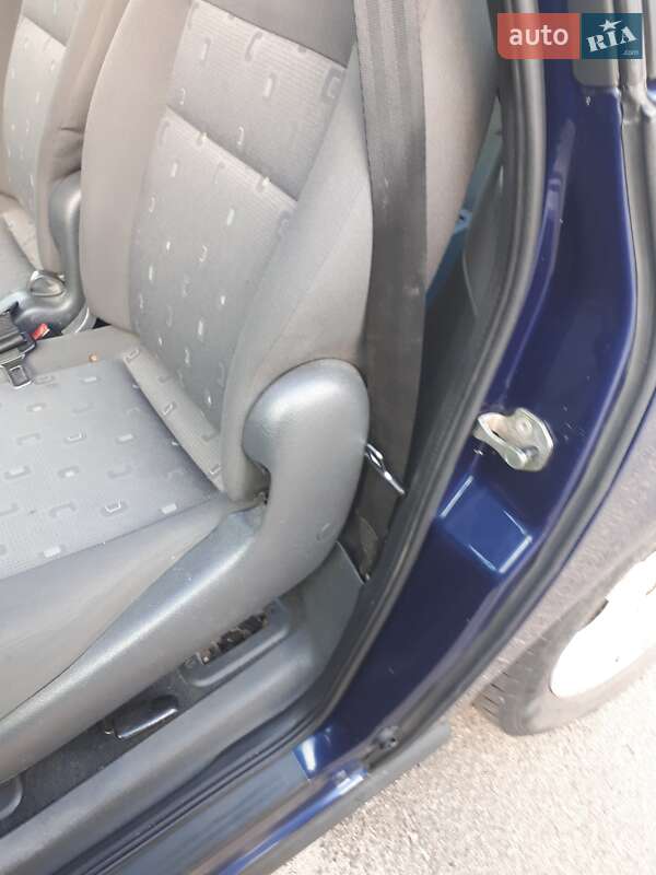 Минивэн Volkswagen Sharan 2004 в Киеве