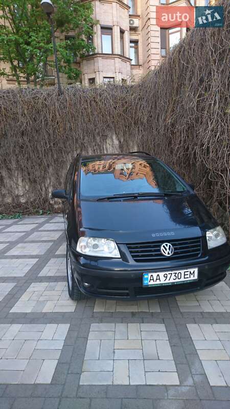 Минивэн Volkswagen Sharan 2001 в Киеве