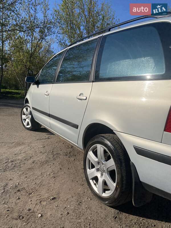 Минивэн Volkswagen Sharan 2003 в Чугуеве