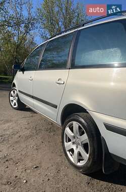 Минивэн Volkswagen Sharan 2003 в 