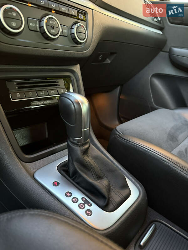 Мінівен Volkswagen Sharan 2015 в Одесі