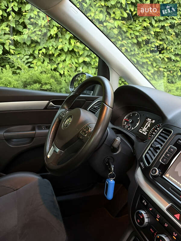 Мінівен Volkswagen Sharan 2015 в Одесі
