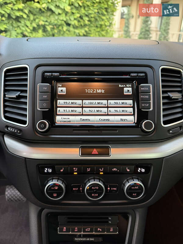 Мінівен Volkswagen Sharan 2015 в Одесі