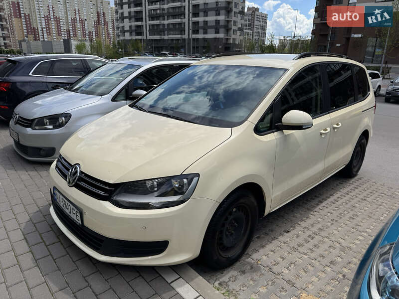 Мінівен Volkswagen Sharan 2011 в Києві