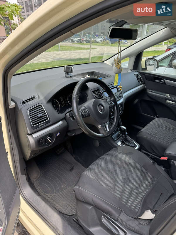 Мінівен Volkswagen Sharan 2011 в Києві