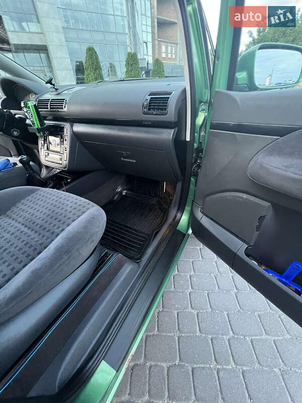 Минивэн Volkswagen Sharan 2003 в Хмельницком