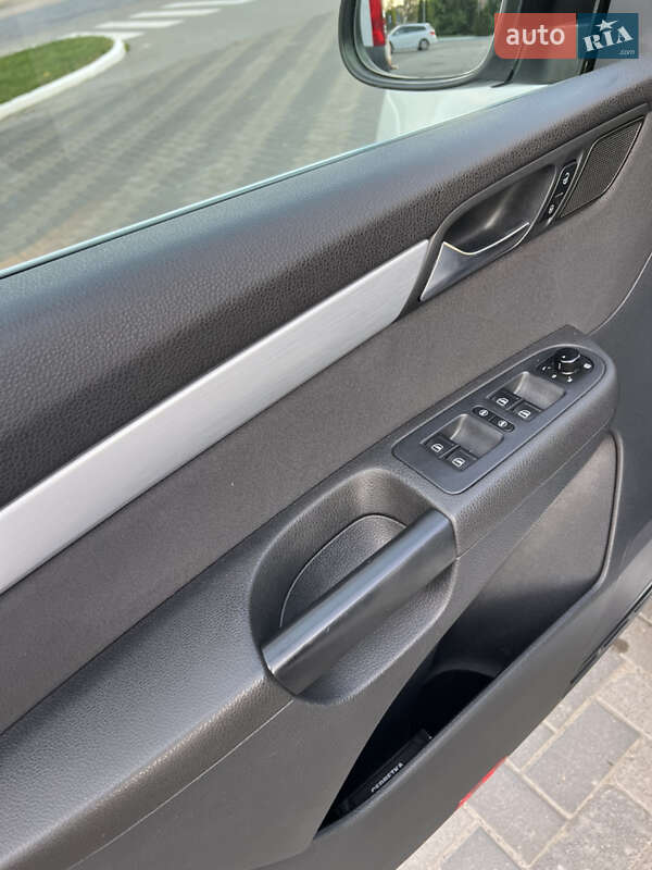 Минивэн Volkswagen Sharan 2012 в Черновцах