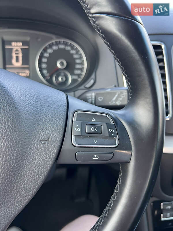 Минивэн Volkswagen Sharan 2012 в Черновцах