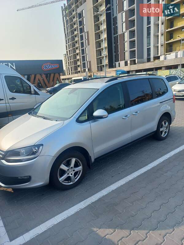 Минивэн Volkswagen Sharan 2010 в Жашкове