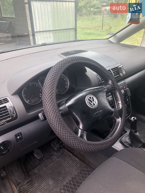 Минивэн Volkswagen Sharan 2001 в Краковце