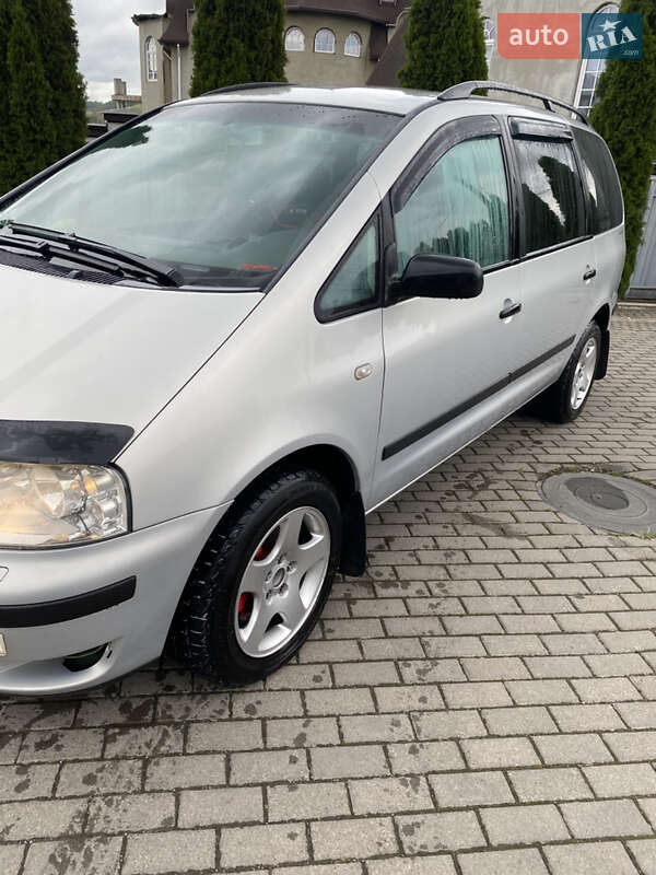 Мінівен Volkswagen Sharan 2001 в Чернівцях